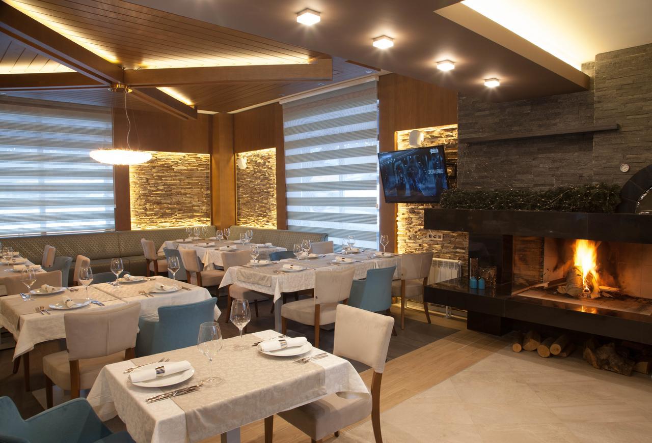 Amira Boutique Hotel バンスコ エクステリア 写真 Restaurant in Athens