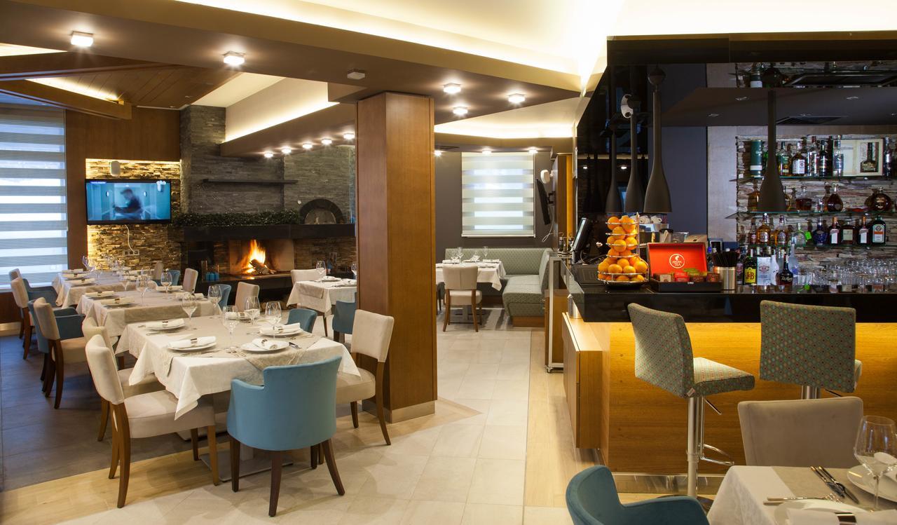 Amira Boutique Hotel バンスコ エクステリア 写真 Restaurant in Athens