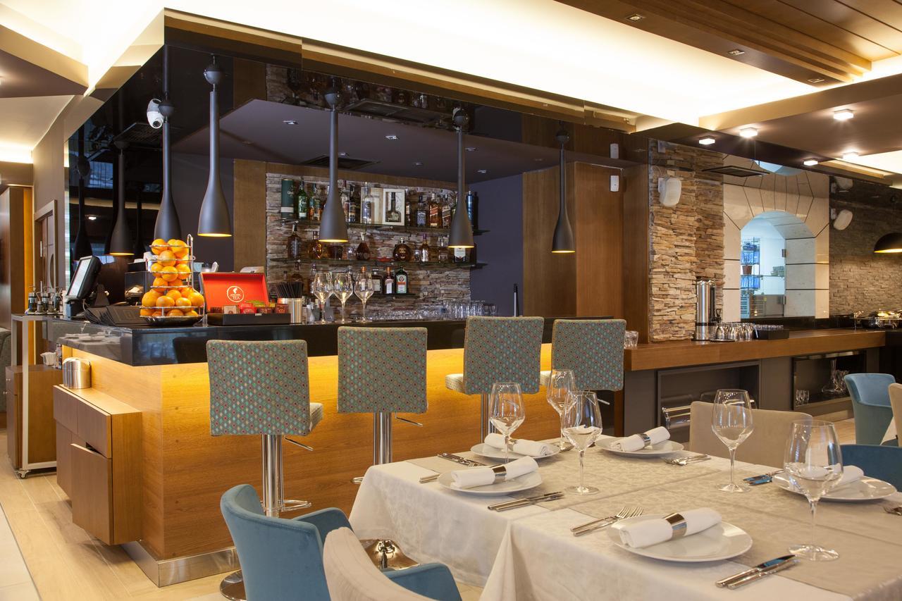 Amira Boutique Hotel バンスコ エクステリア 写真 The bar at the restaurant